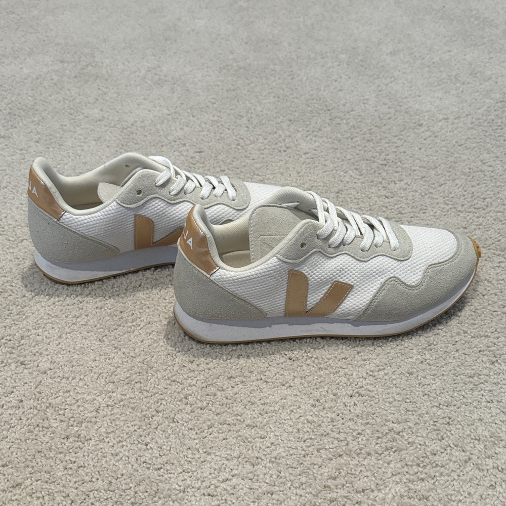 Veja women’s SDU size 40 (US 9) alveomesh white/platine sneakers